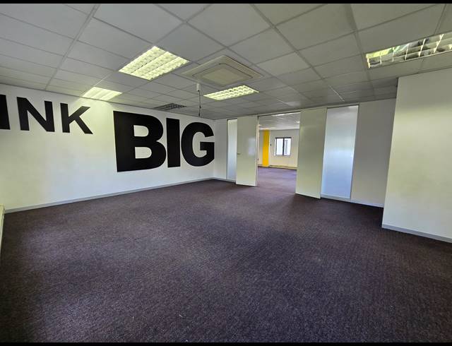 370.60M² OFFICE TO LET IN BRYANSTON